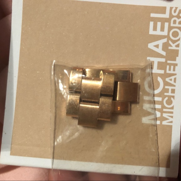 Michael Kors Rose Gold Watch - Picture 4 of 4